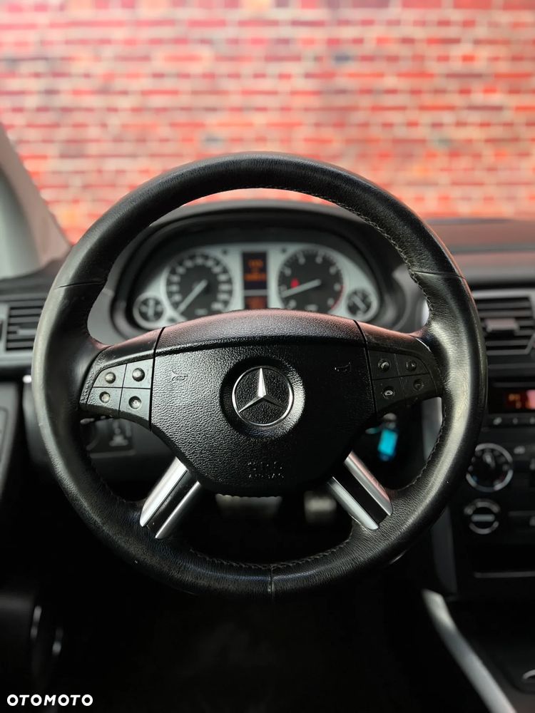 Mercedes-Benz Klasa B - 30