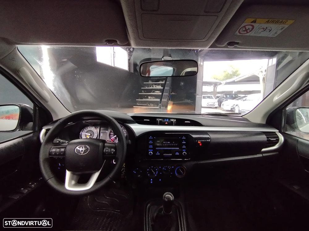 Toyota Hilux 2.4 D-4D 4WD CD CM - 13