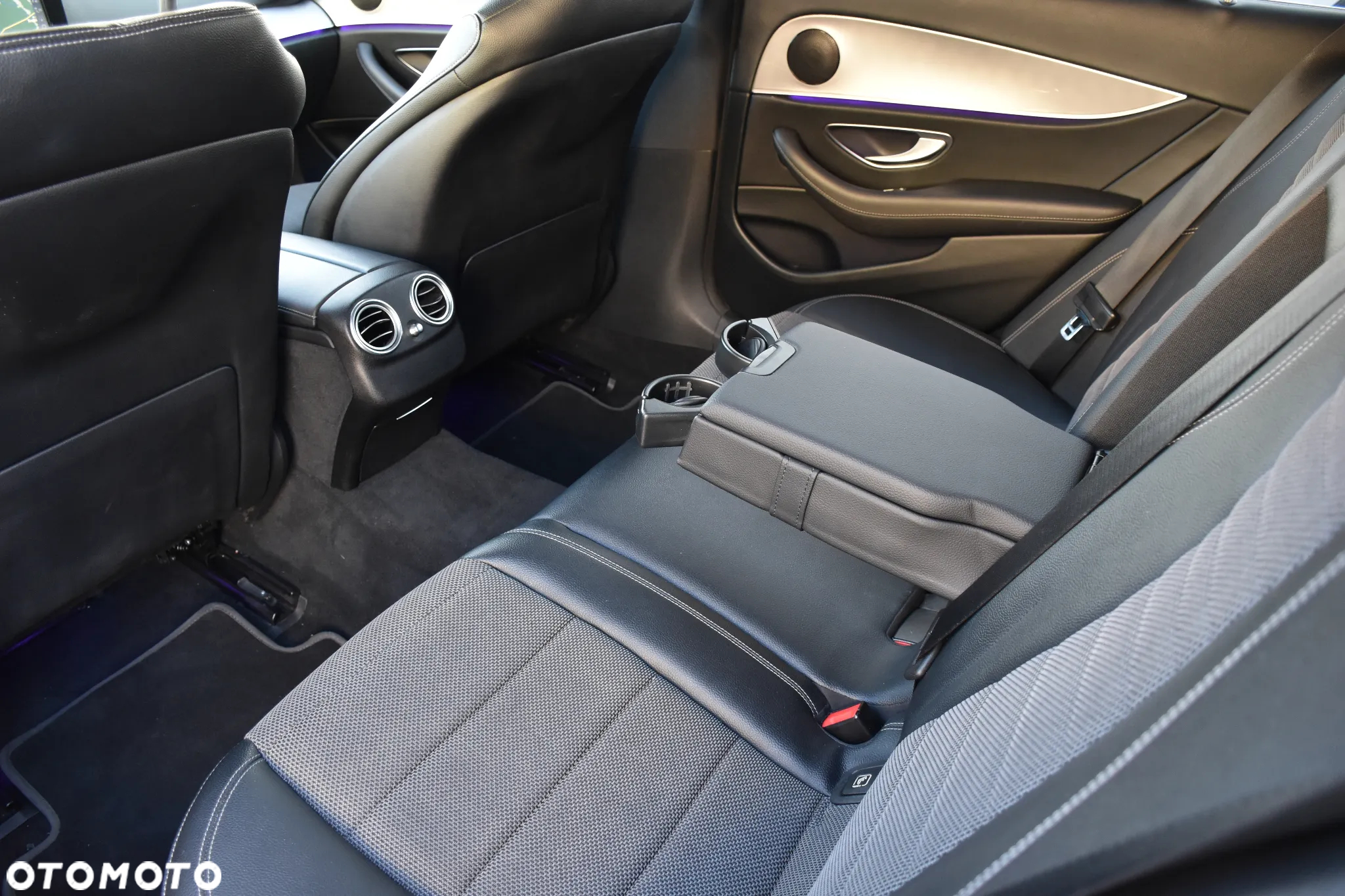 Mercedes-Benz Klasa E 220 d T 9G-TRONIC AMG Line - 34