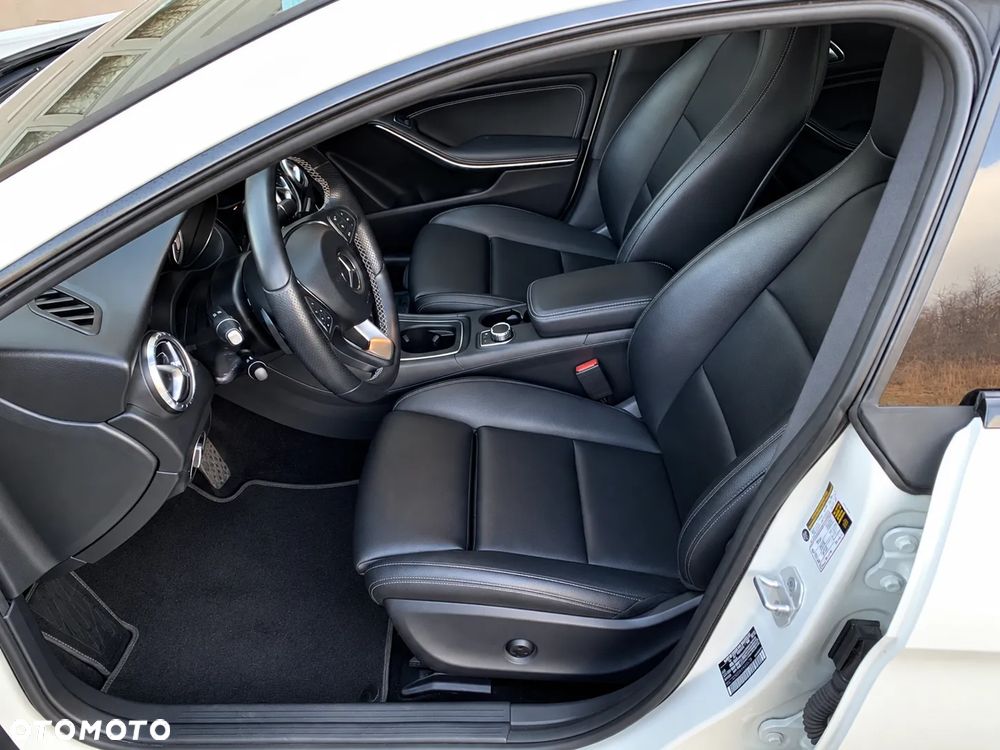 Mercedes-Benz CLA 250 4Matic 7G-DCT AMG Line - 24