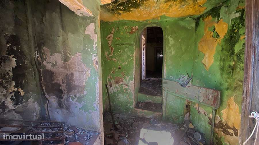 Moradia, logradouro, anexo, para recuperar, aldeia Famões, Bombarral - Grande imagem: 3/17