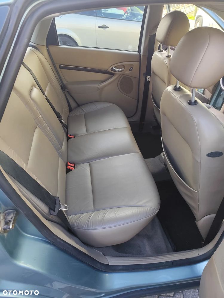 Ford Focus DI Ghia - 8