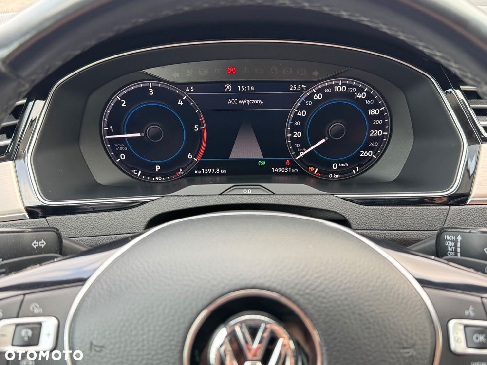 Volkswagen Passat - 13