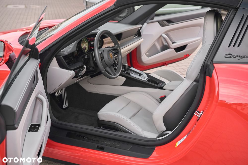 Porsche 911 Targa 4 GTS - 17