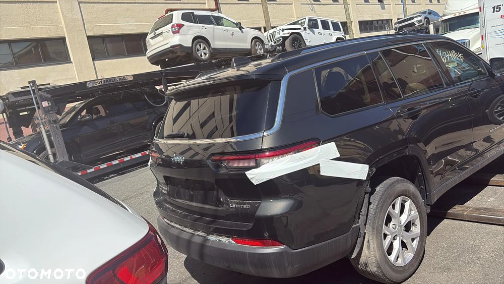 Jeep Grand Cherokee - 38