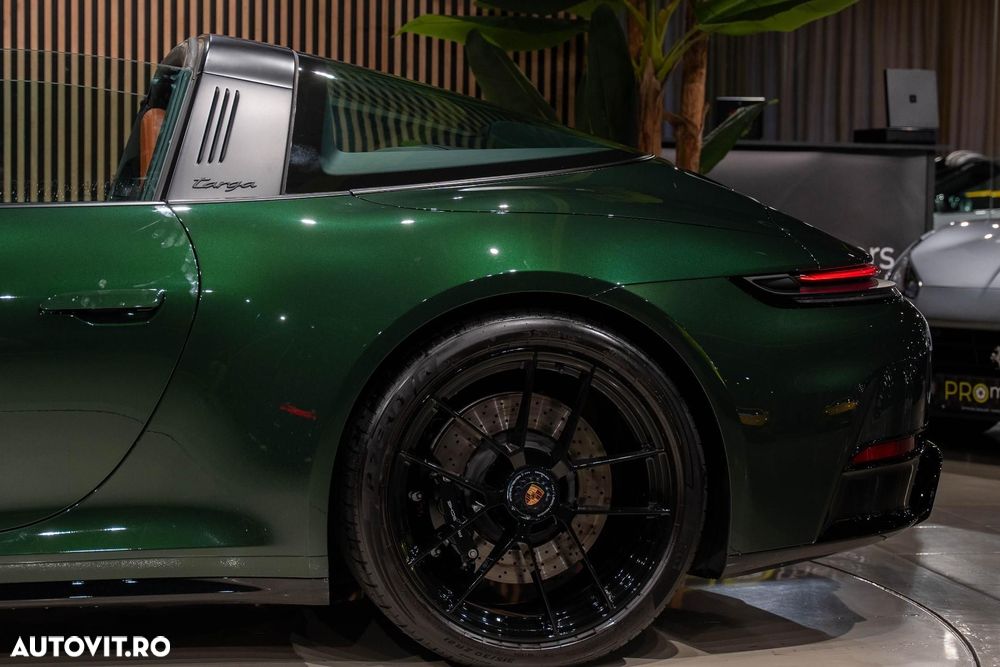 Porsche 911 Targa 4 GTS PDK - 6