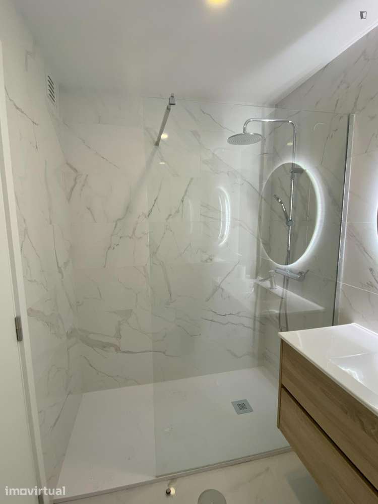 Quarto - localizado em Ramalde Porto - Grande imagem: 2/33