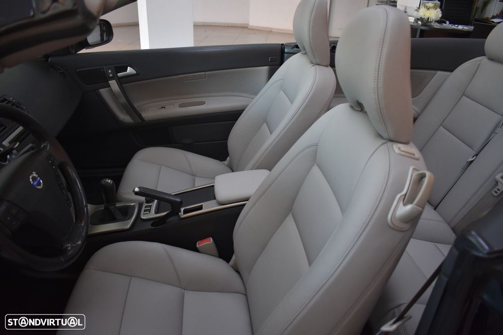 Volvo C70 2.4 D5 Momentum - 26