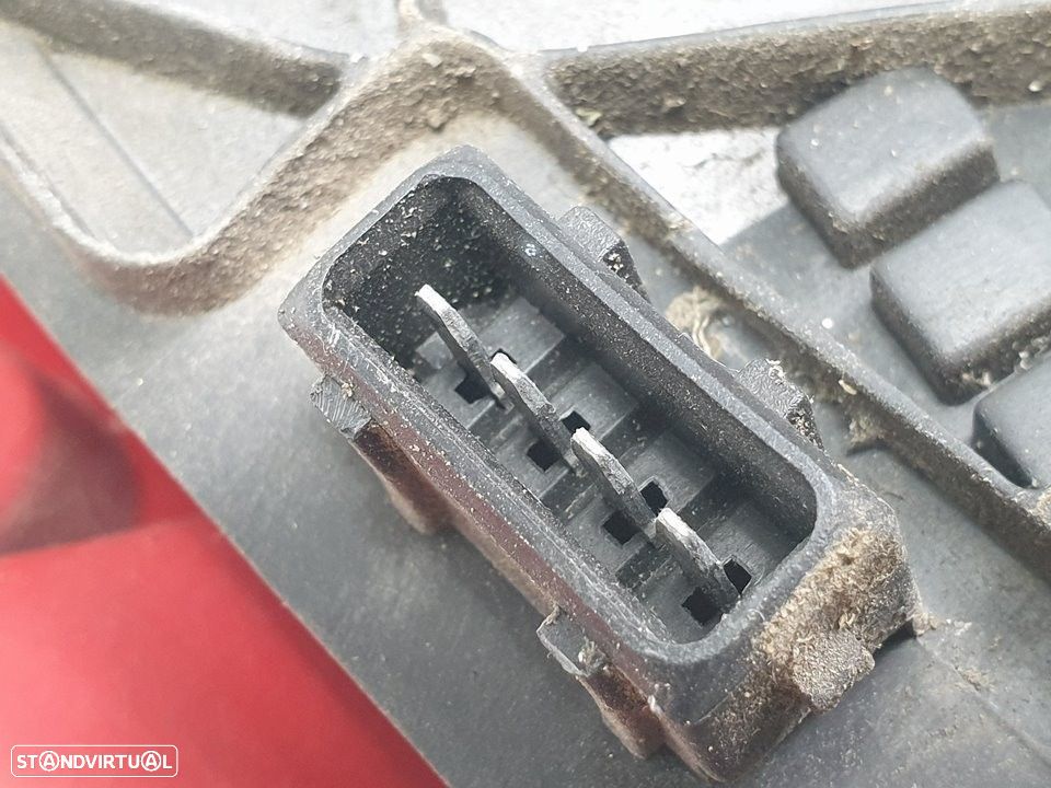 FAROLIM TRASEIRO ESQUERDO LAND ROVER DISCOVERY II 2001 - - 2