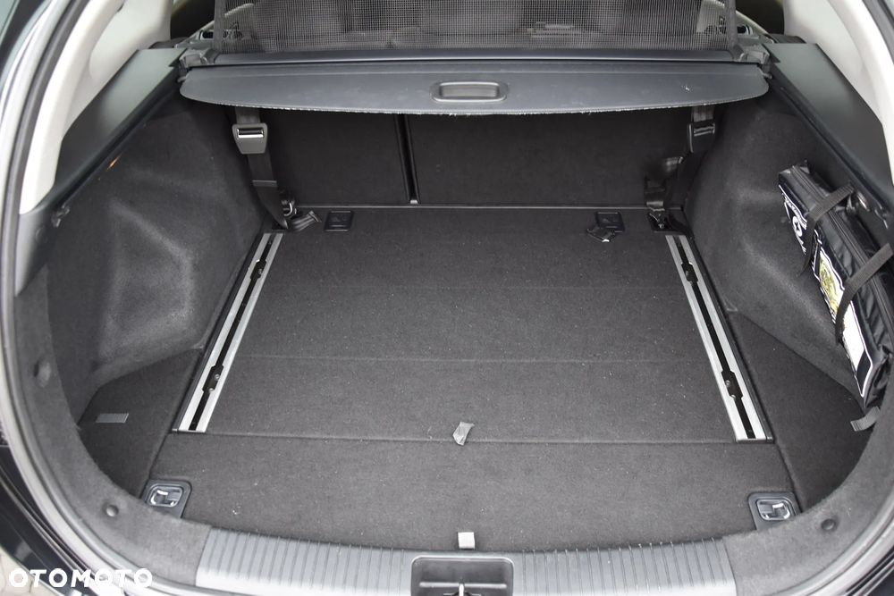 Kia Ceed 1.6 GDI SW DCT Spirit - 33