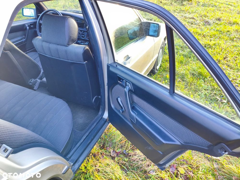 Mercedes-Benz W201 (190) - 14