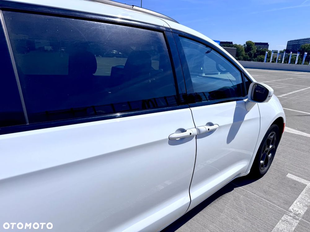 Chrysler Pacifica - 10