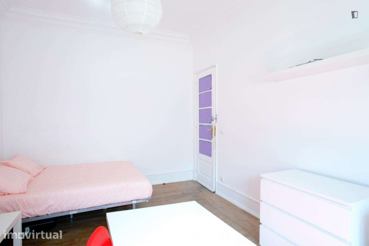 Quarto - localizado em Alameda Lisbon - Grande imagem: 3/14