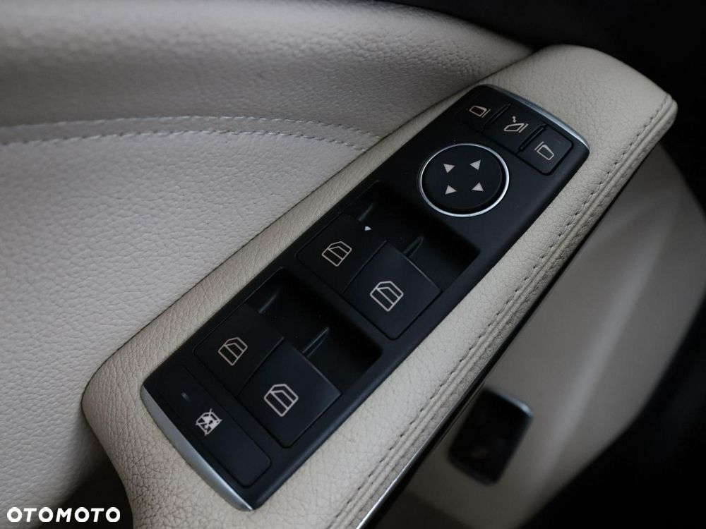 Mercedes-Benz CLA 200 7G-DCT Urban - 35