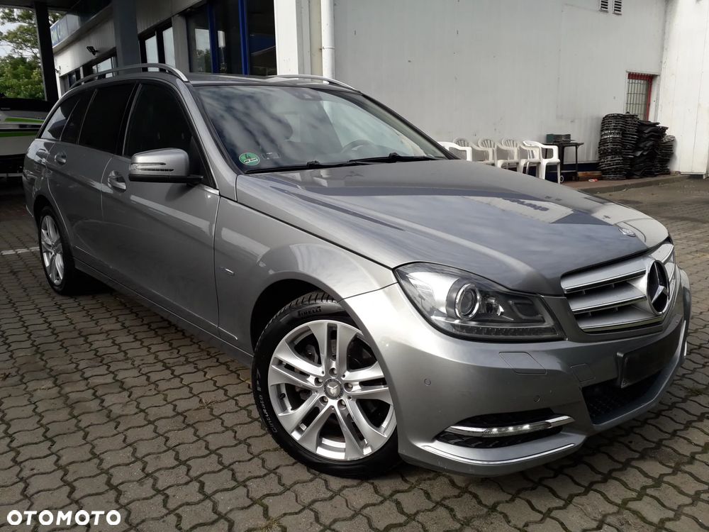 Mercedes-Benz Klasa C 220 CDI 4Matic 7G-TRONIC - 29