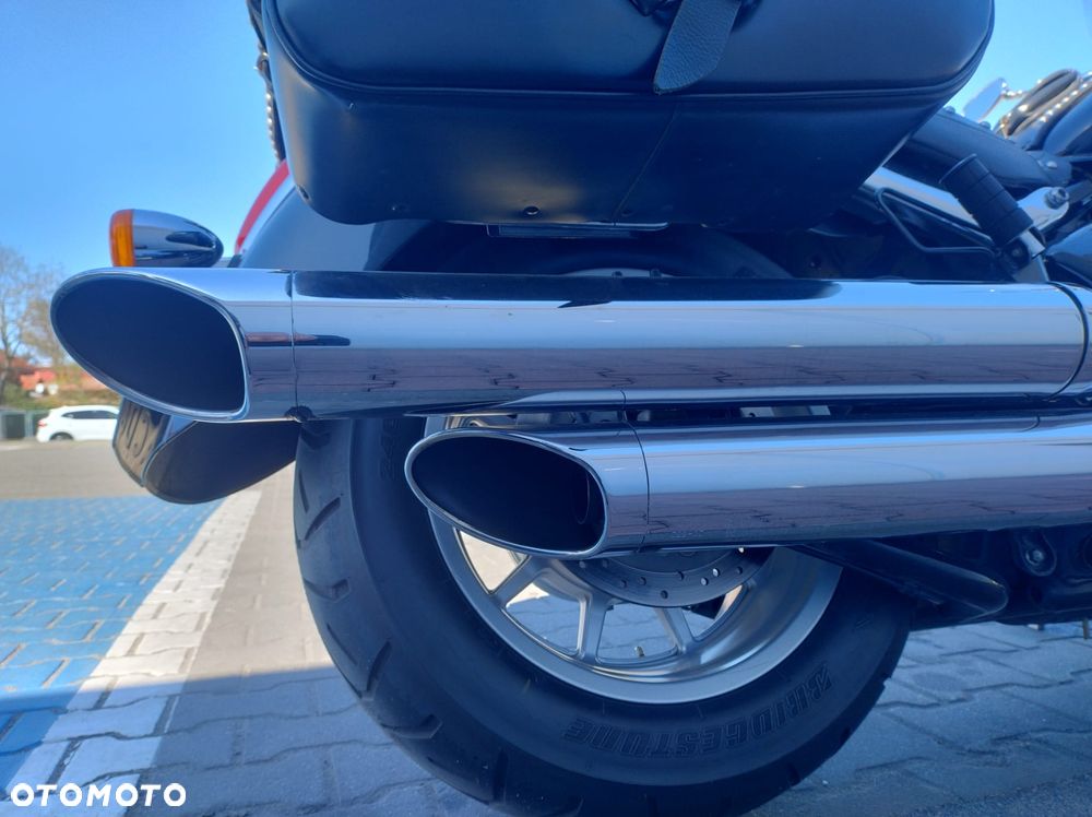 Suzuki Intruder - 8