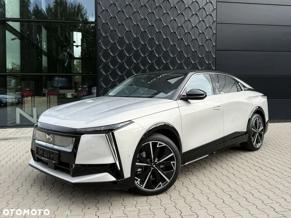 DS Automobiles N°8 - 1