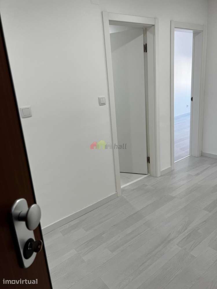 Apartamento T2 com 2 varandas e garagem box - Grande imagem: 3/6