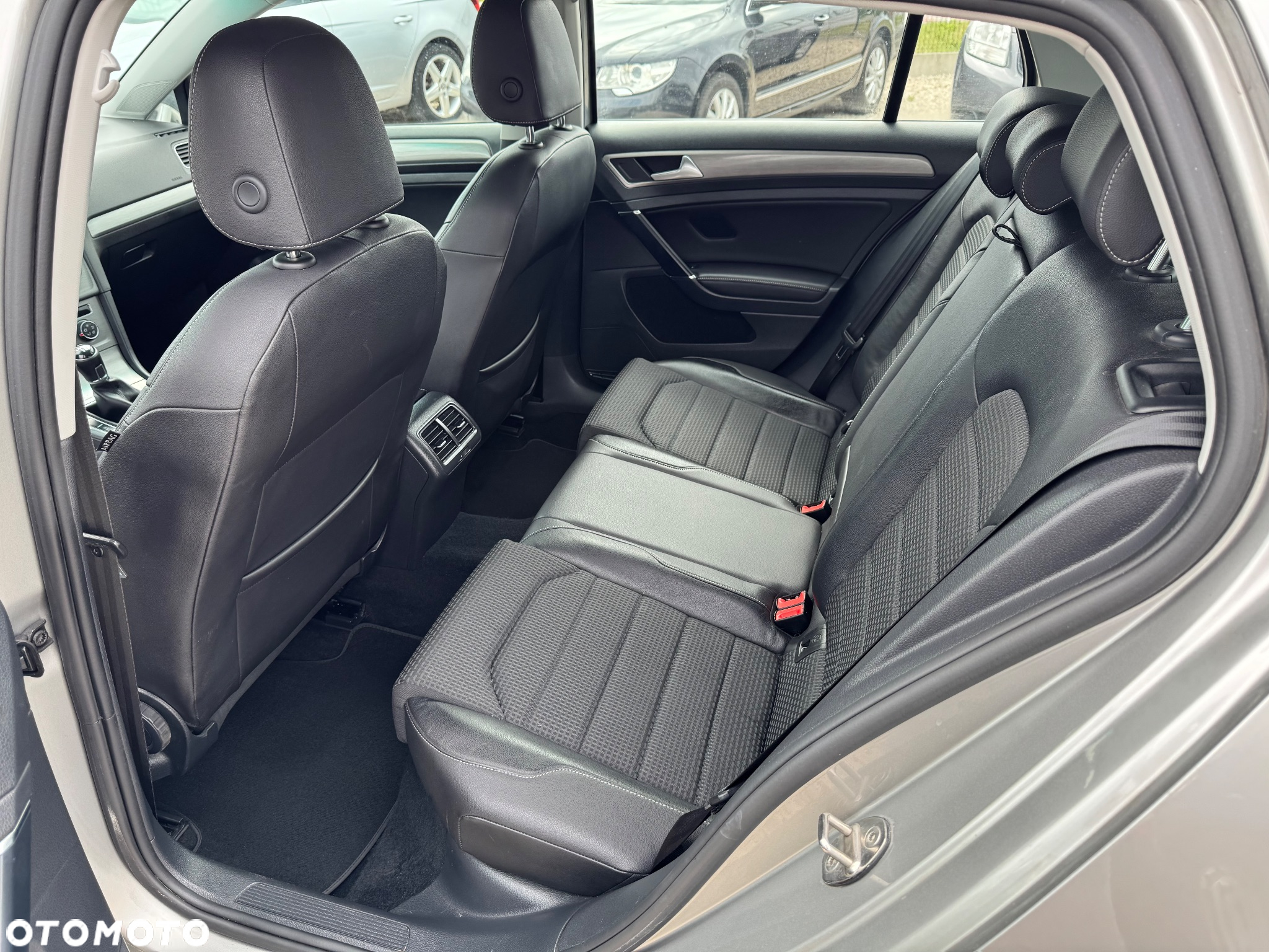 Volkswagen Golf 2.0 BlueTDI Highline - 22