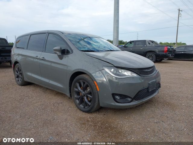 Chrysler Pacifica - 1