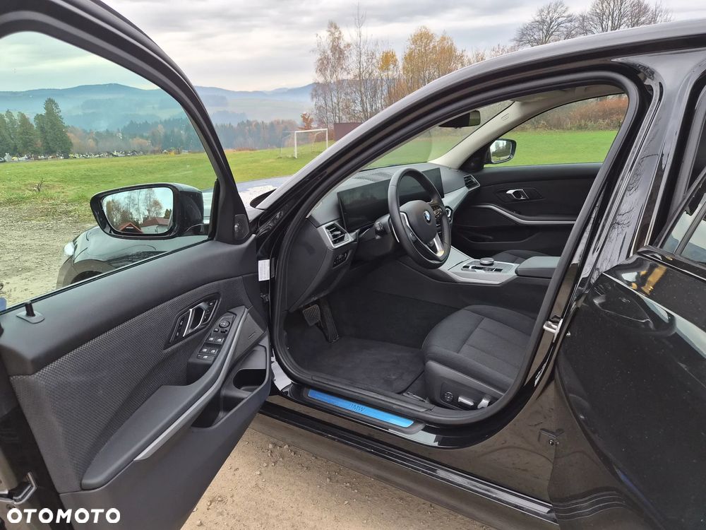 BMW Seria 3 318d - 17