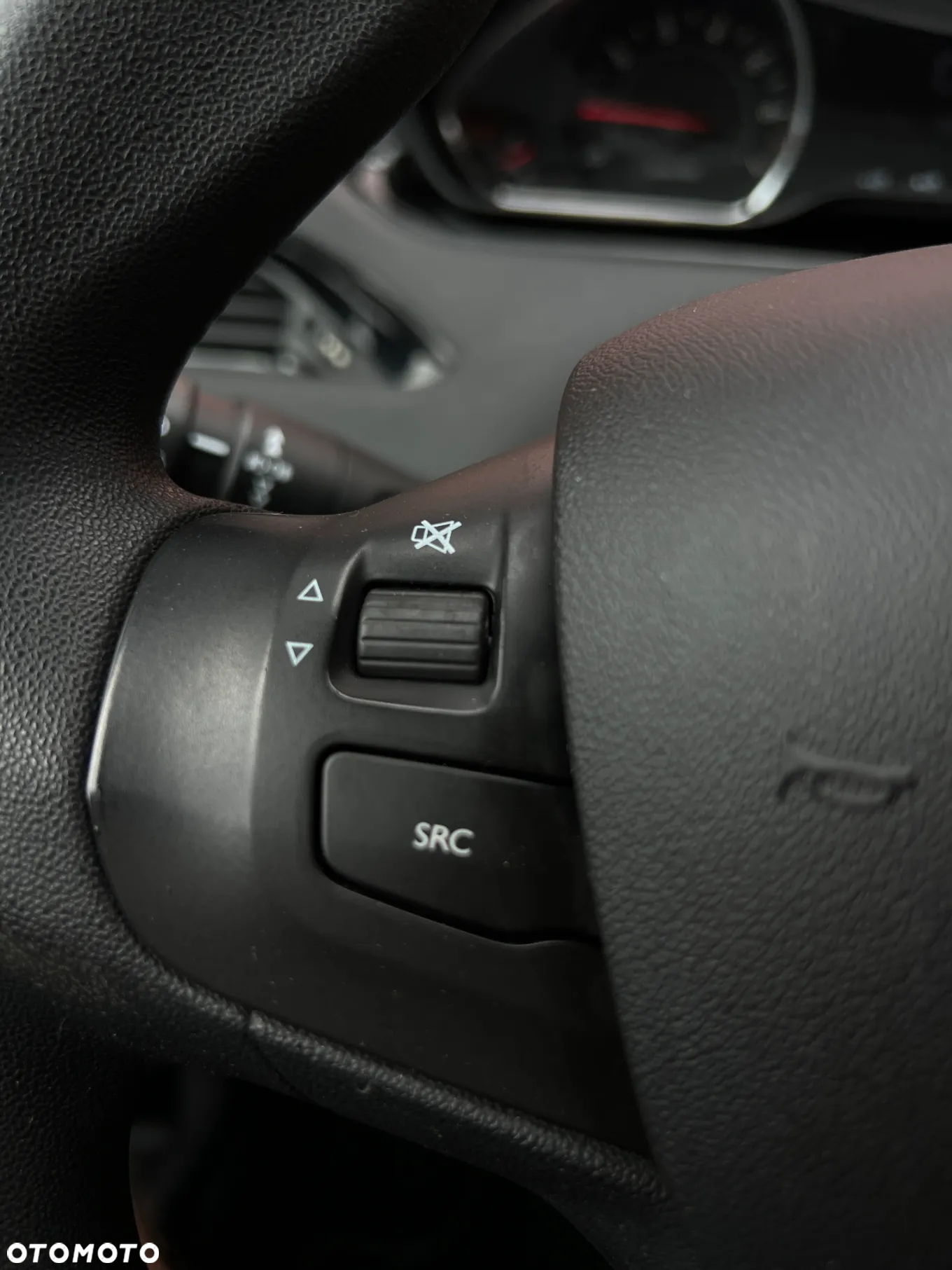 Peugeot 208 - 29