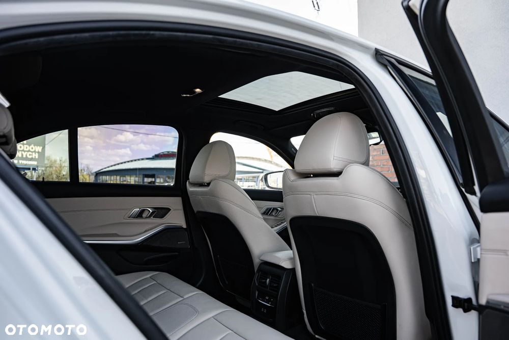 BMW Seria 3 320i M Sport sport - 23