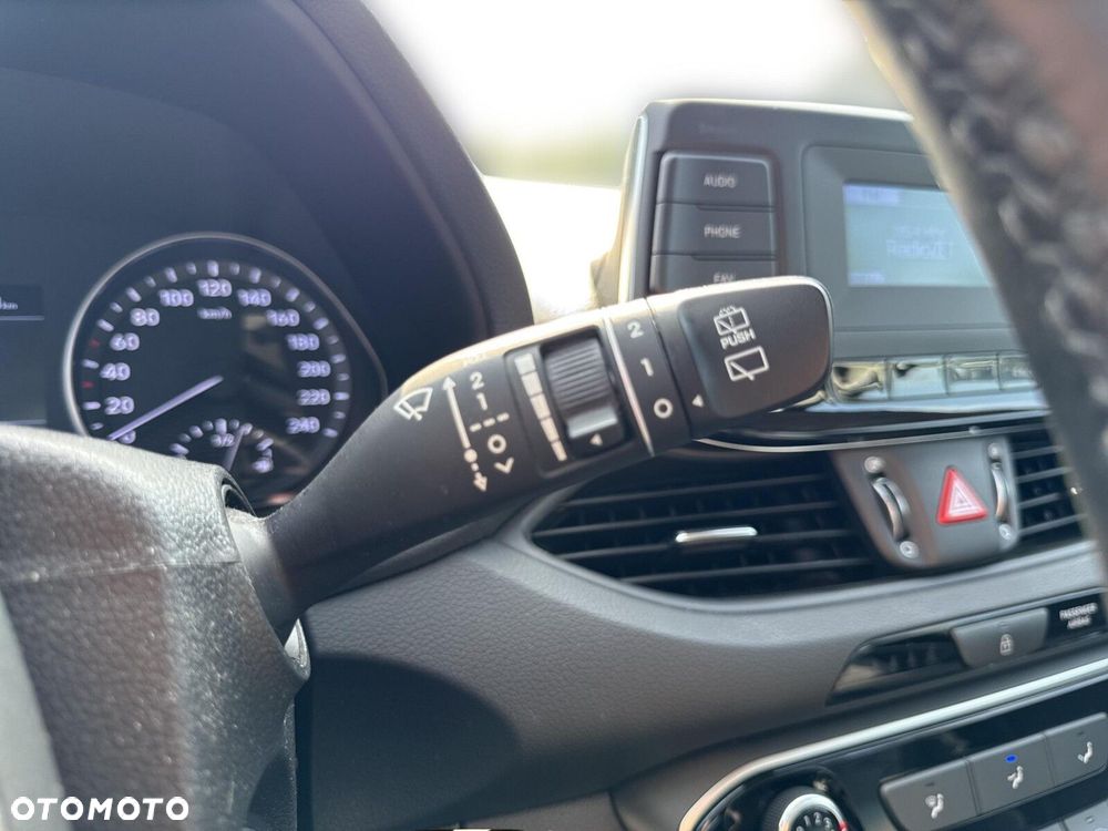 Hyundai i30 1.5 DPI Classic + - 37