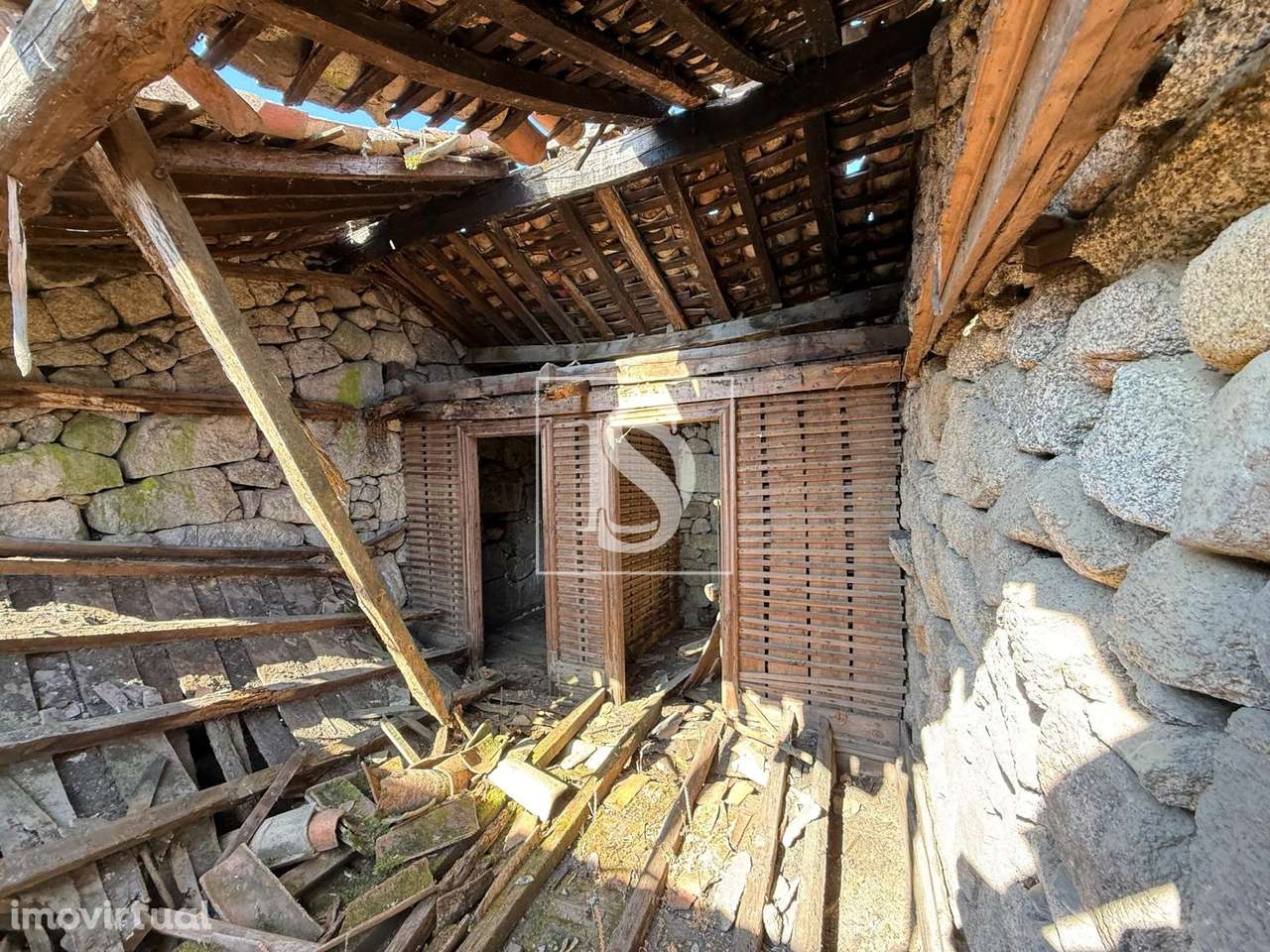 Moradia para Restaurar T1 Venda em Queirã,Vouzela - Grande imagem: 4/12