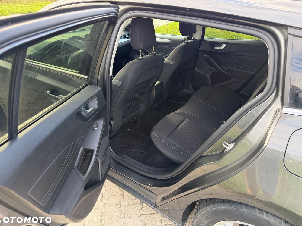 Ford Focus 1.0 EcoBoost STart-Stopp-System TITANIUM - 24