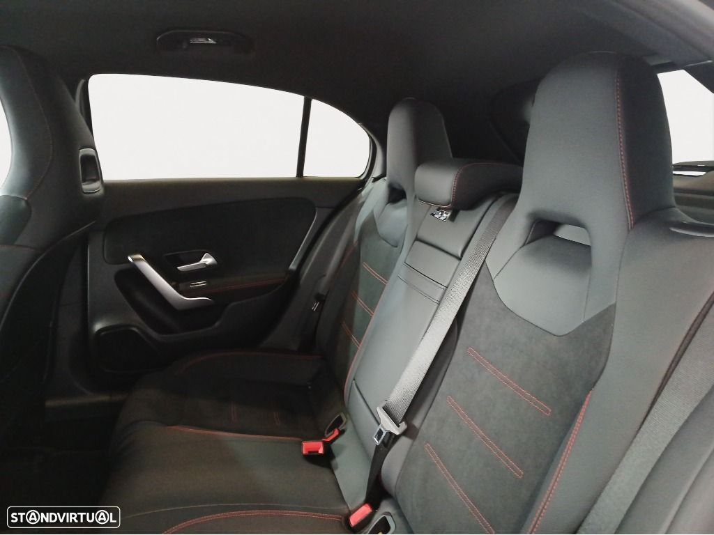 Mercedes-Benz A 250 e AMG Line - 13