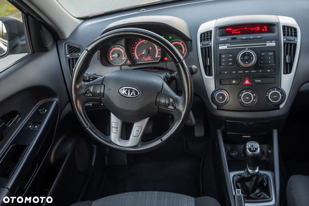 Kia Ceed - 24