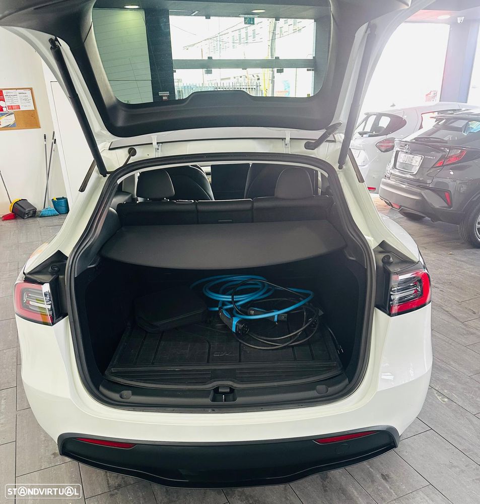 Tesla Model Y Long Range Dual Motor AWD - 8