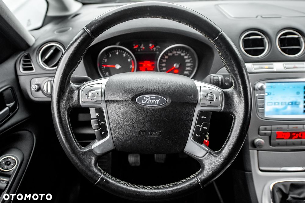 Ford Galaxy 2.0 FF Ghia - 24