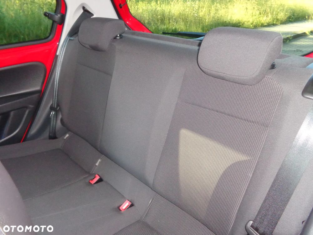 Volkswagen up! move - 19