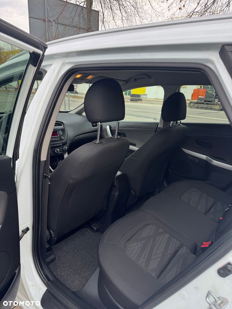 Kia Ceed - 12
