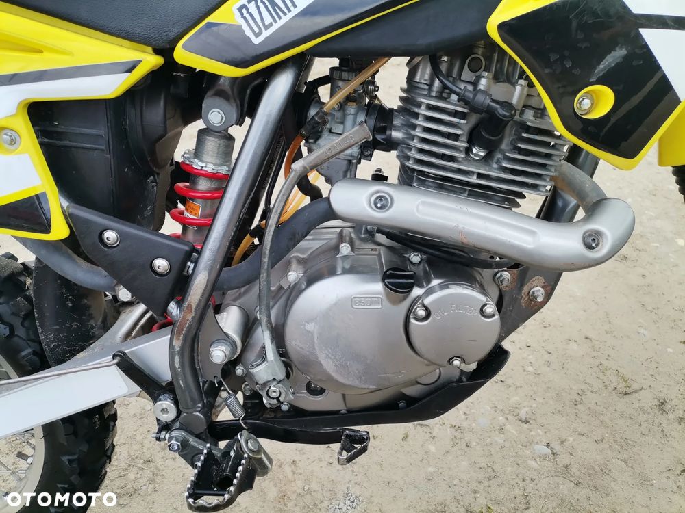 Suzuki DR-Z - 8