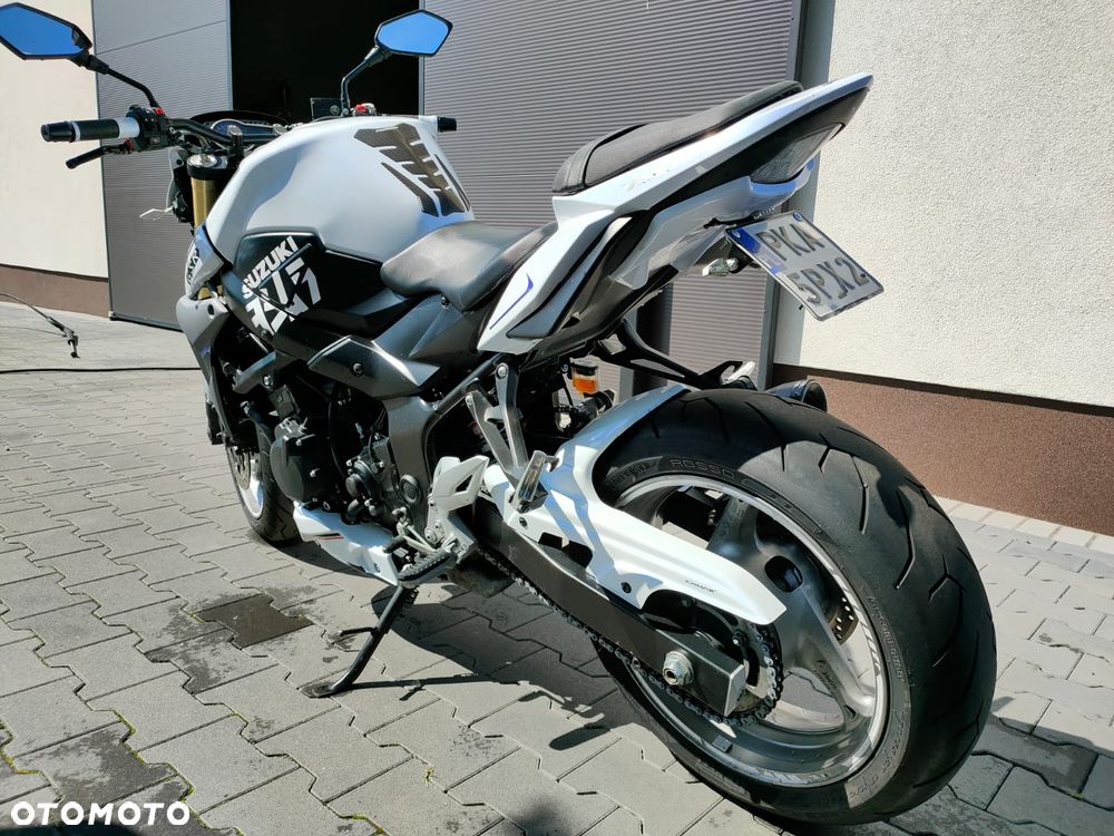 Suzuki GSR - 3