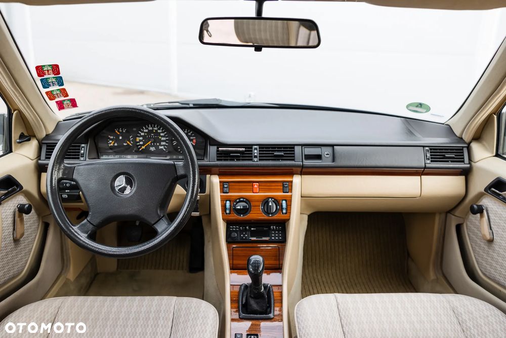 Mercedes-Benz W124 (1984-1993) - 32