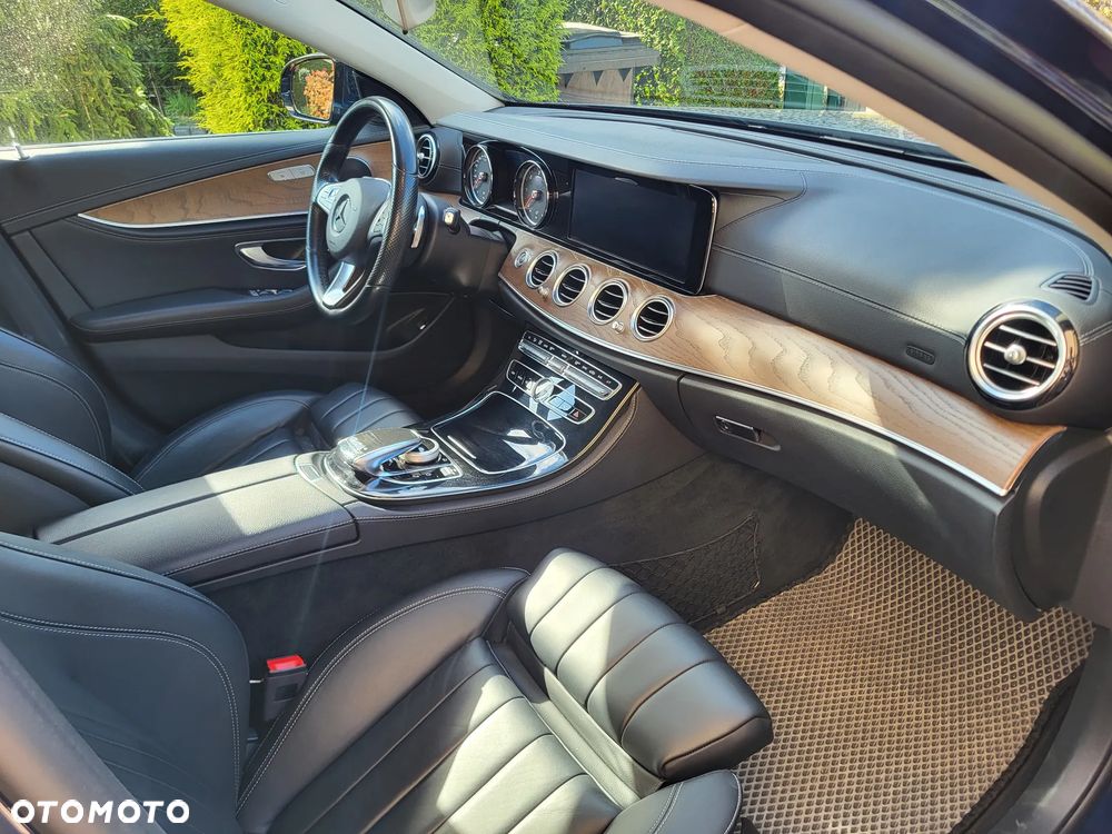 Mercedes-Benz Klasa E 220 d T 9G-TRONIC - 4