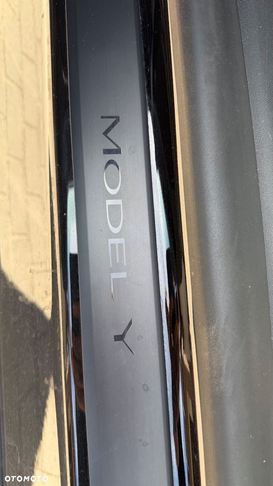 Tesla Model Y Performance AWD - 29
