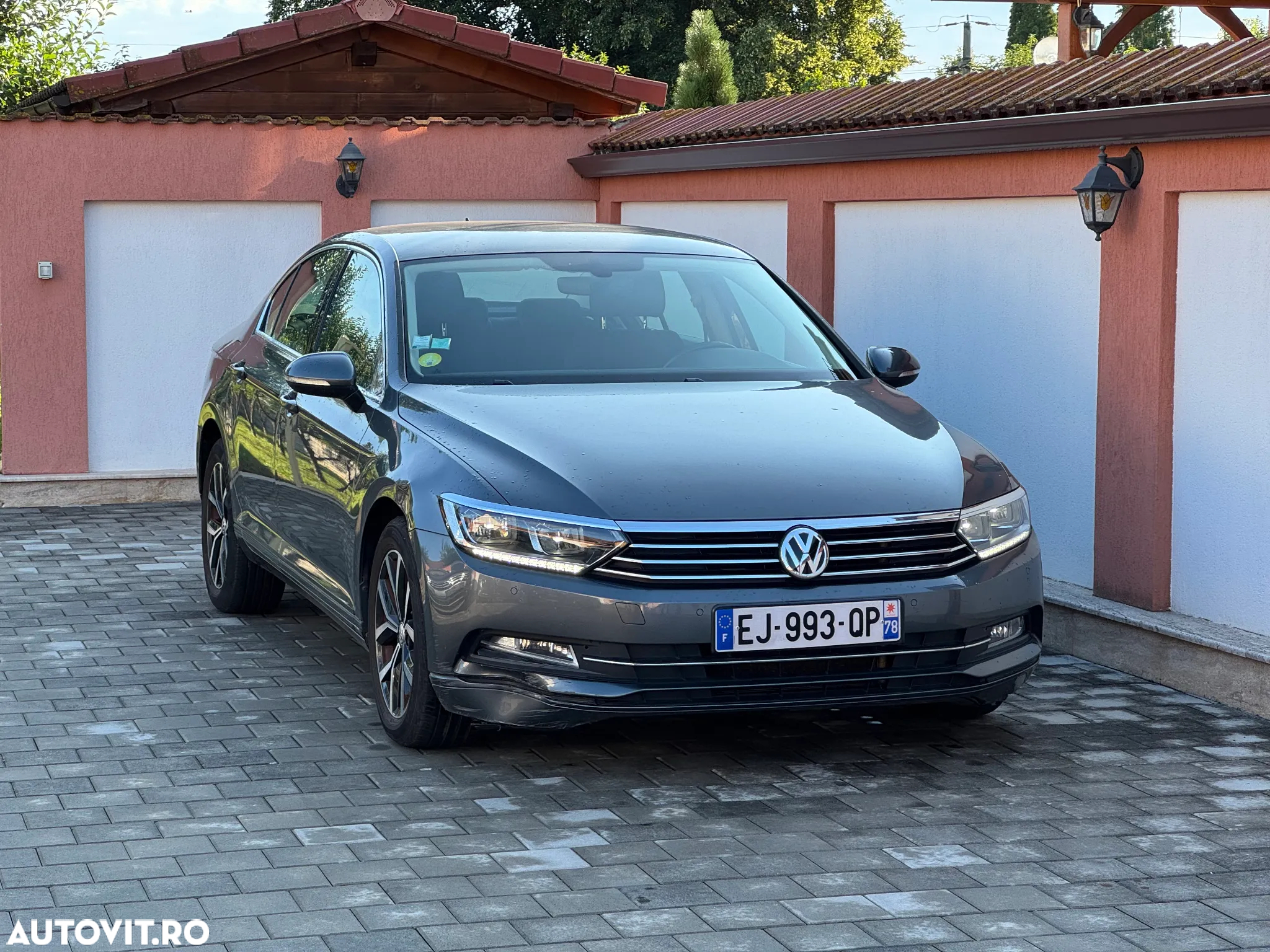 Volkswagen Passat - 4