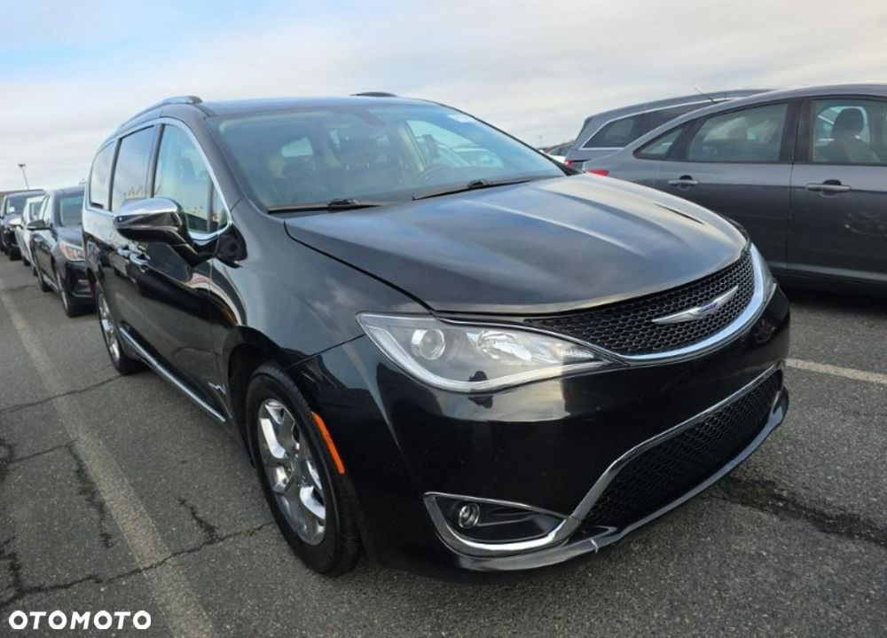 Chrysler Pacifica - 3