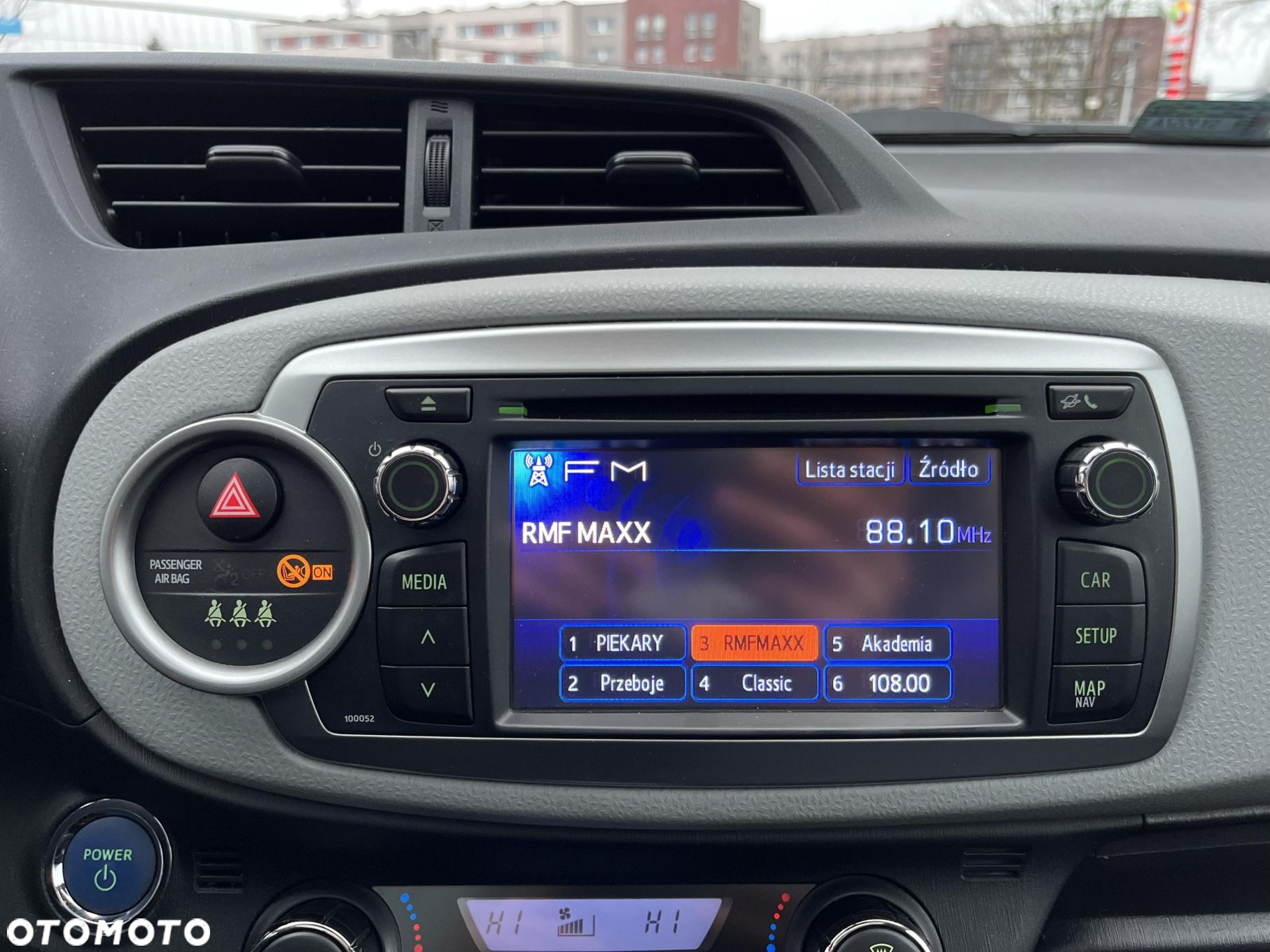 Toyota Yaris Hybrid 100 Dynamic - 21