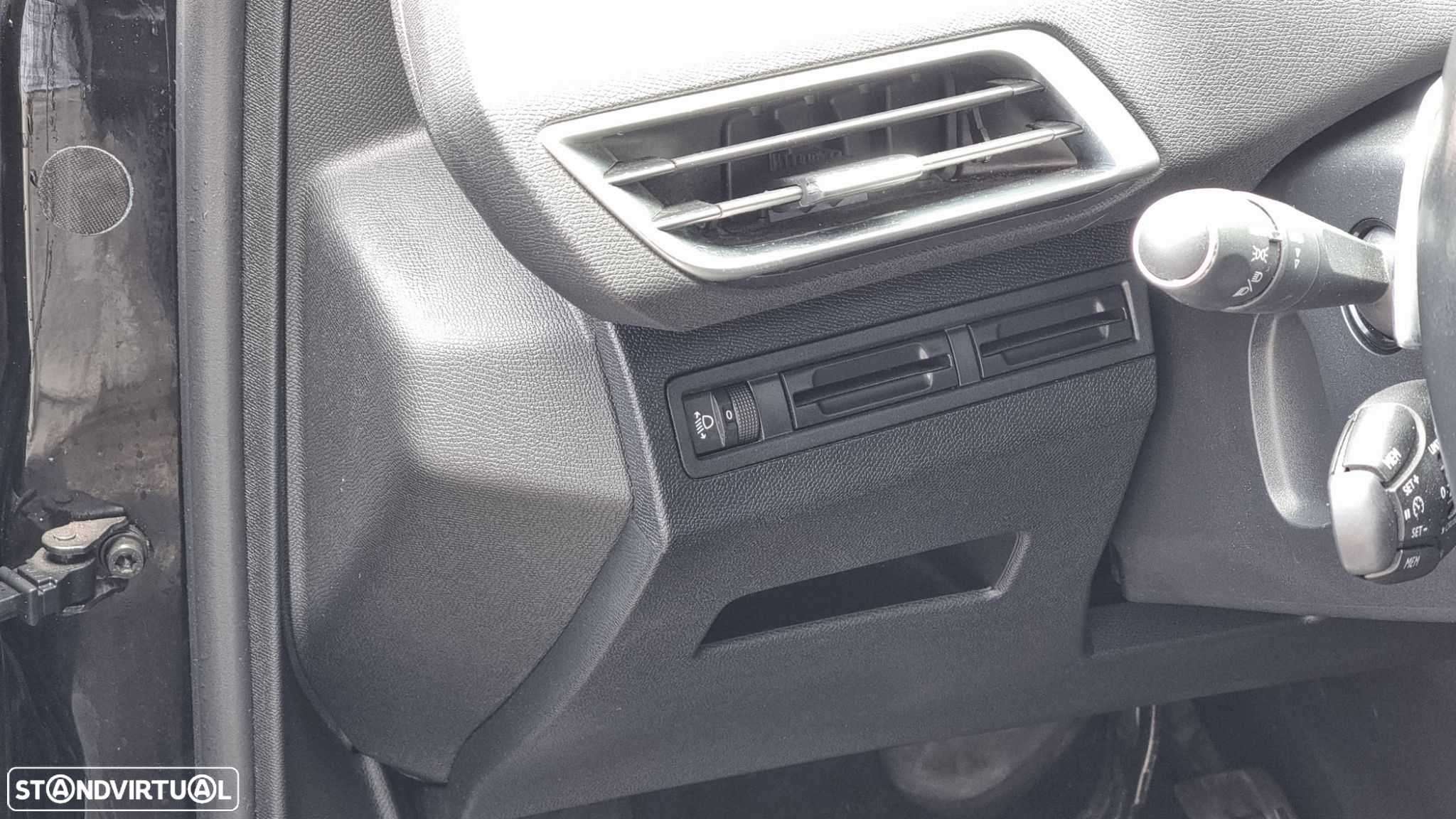 Peugeot 3008 1.2 PureTech Allure EAT6 - 19