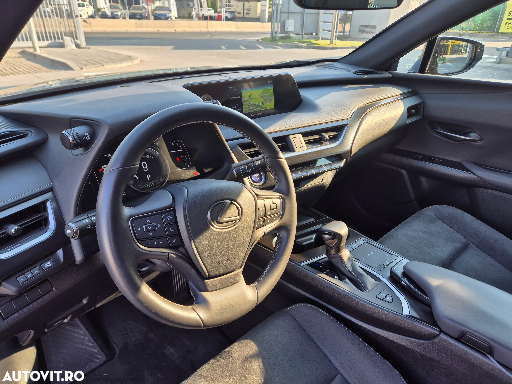 Lexus UX 250h Business Edition - 16