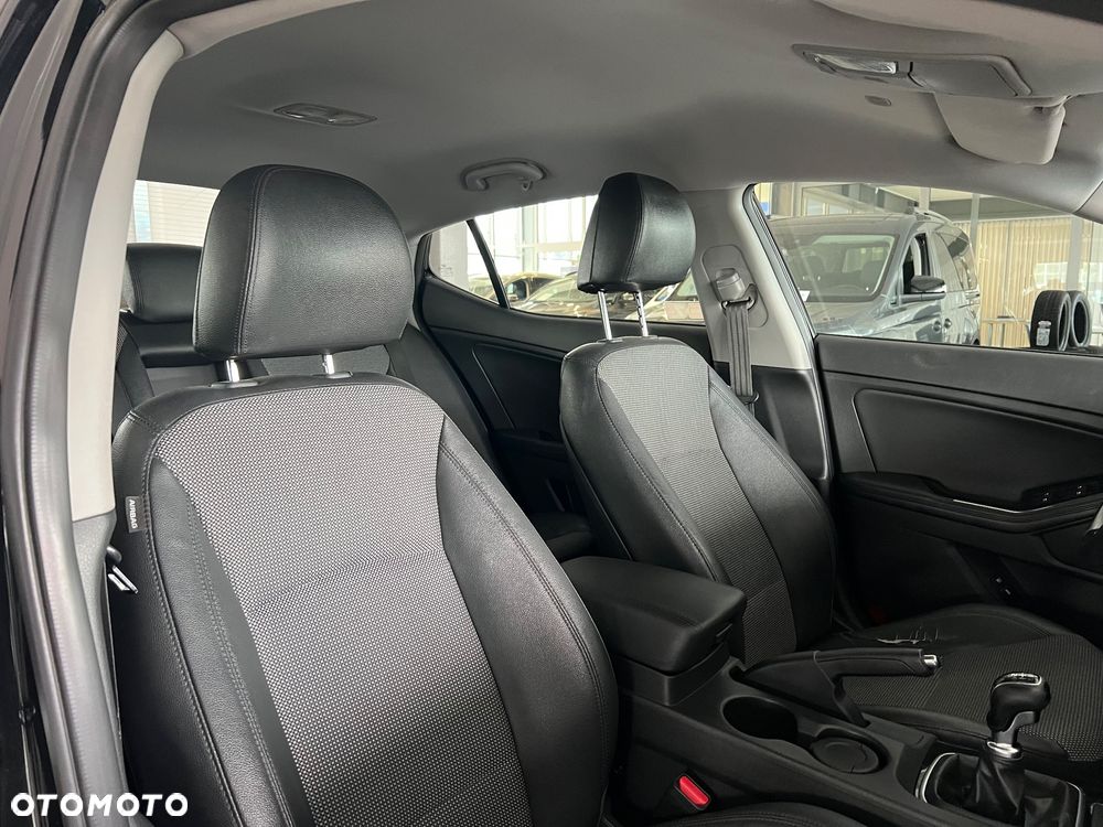 Kia Optima 2.0 L - 39
