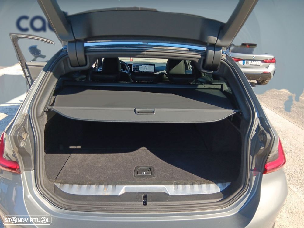 BMW 330 e Pack Desportivo M Auto - 25