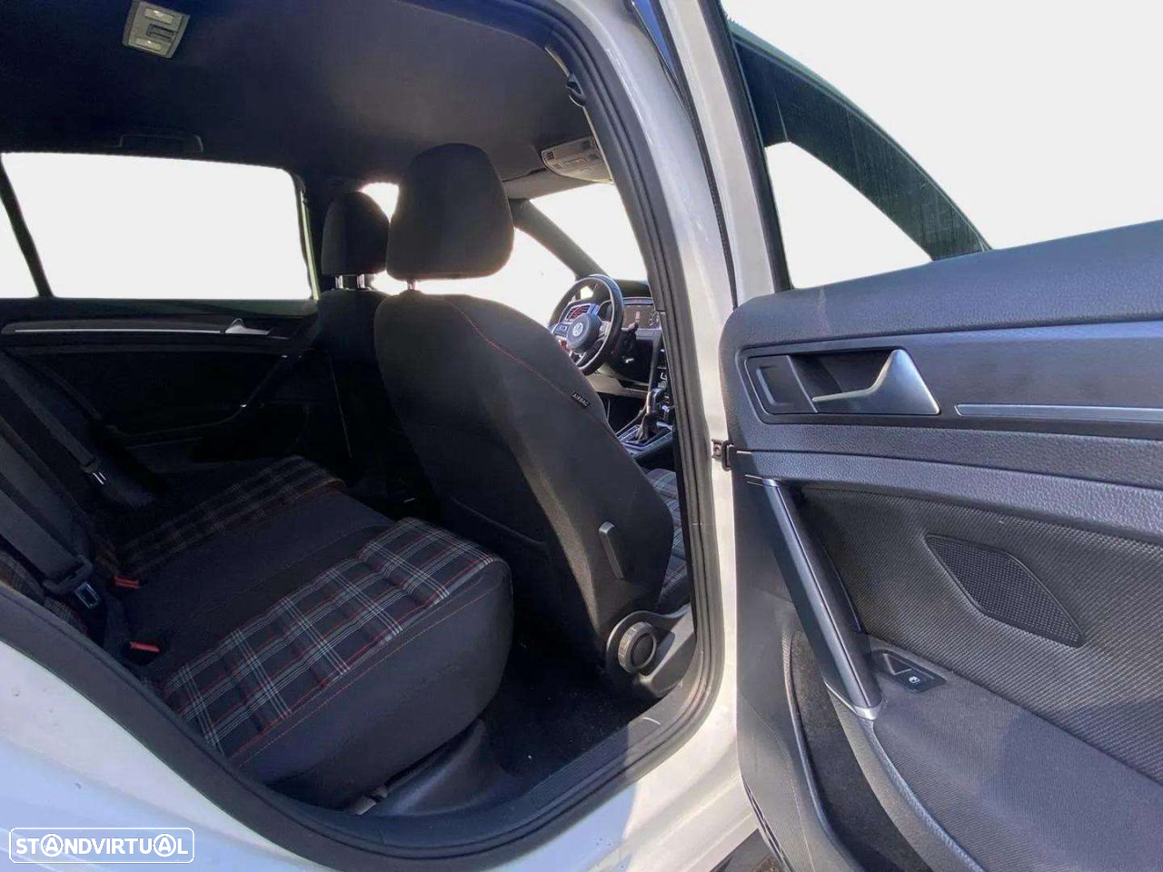 VW Golf 2.0 TSI GTI DSG Performance - 16