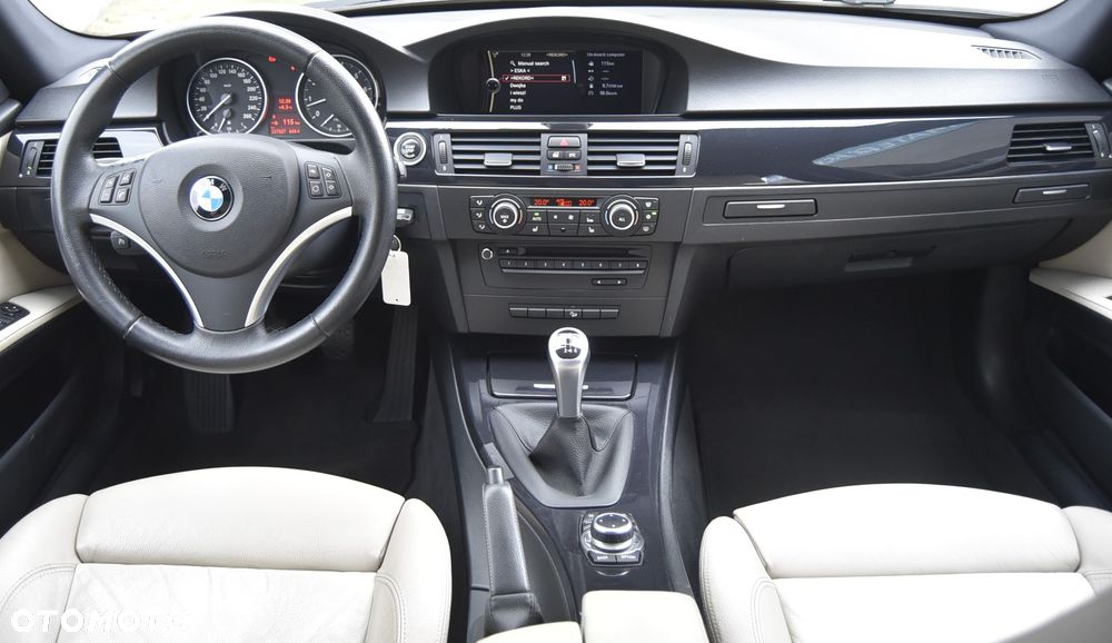 BMW Seria 3 325i xDrive Edition Exclusive - 24